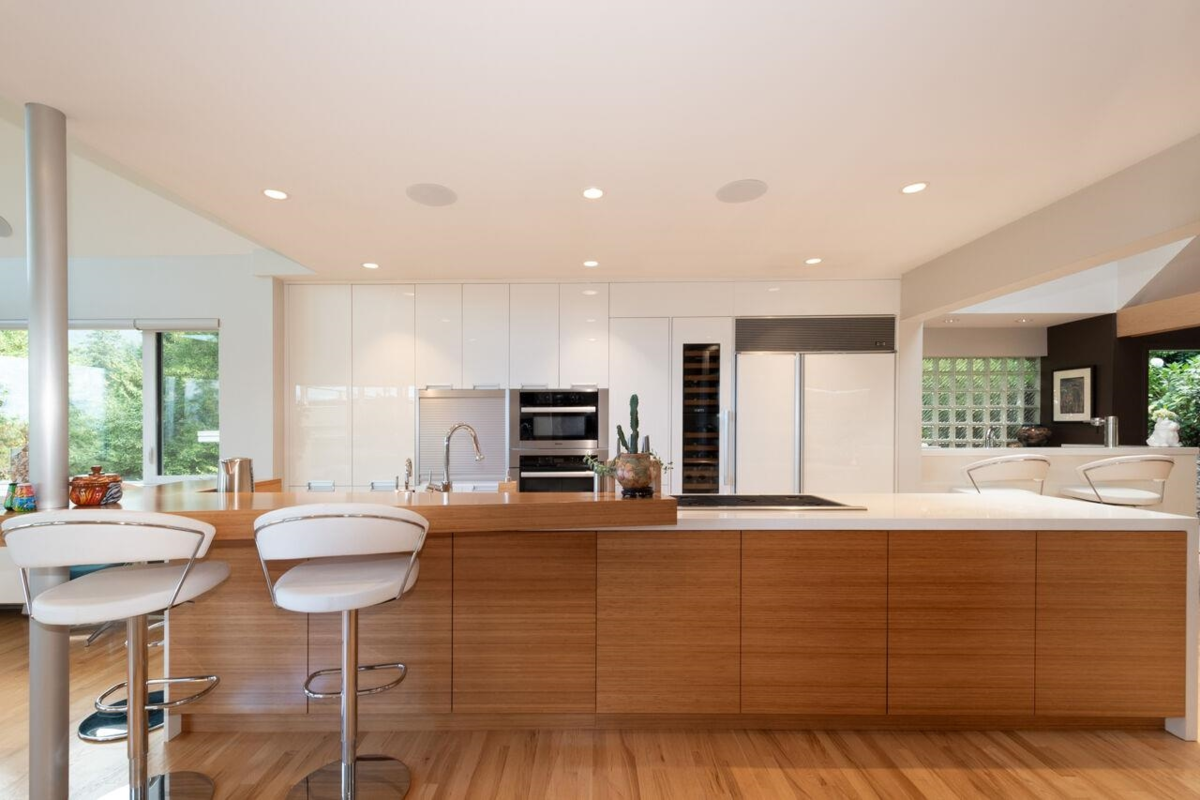 Walk-In Closet Photo of 5480 Keith Road, West Vancouver, BC