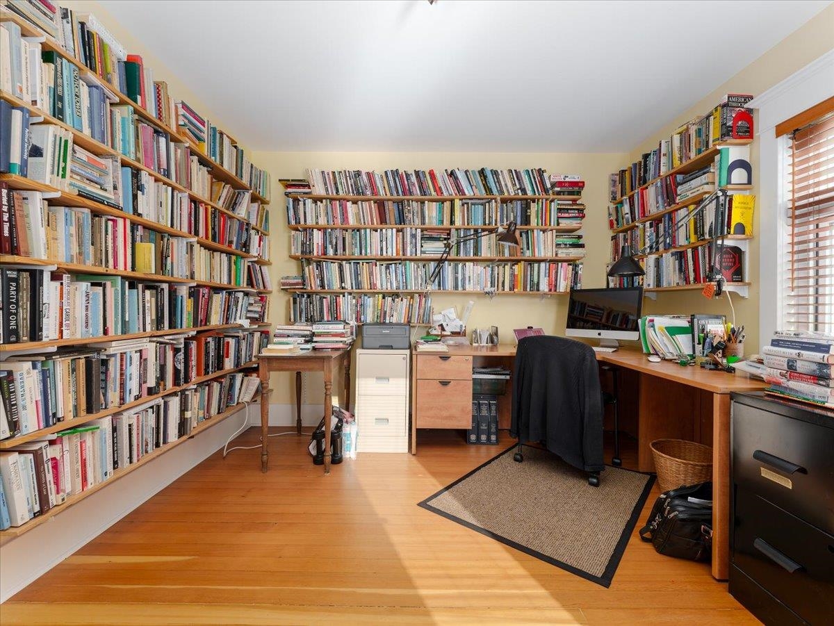 Basement Recreation Room Photo of 848 E 6th Street, North Vancouver, BC