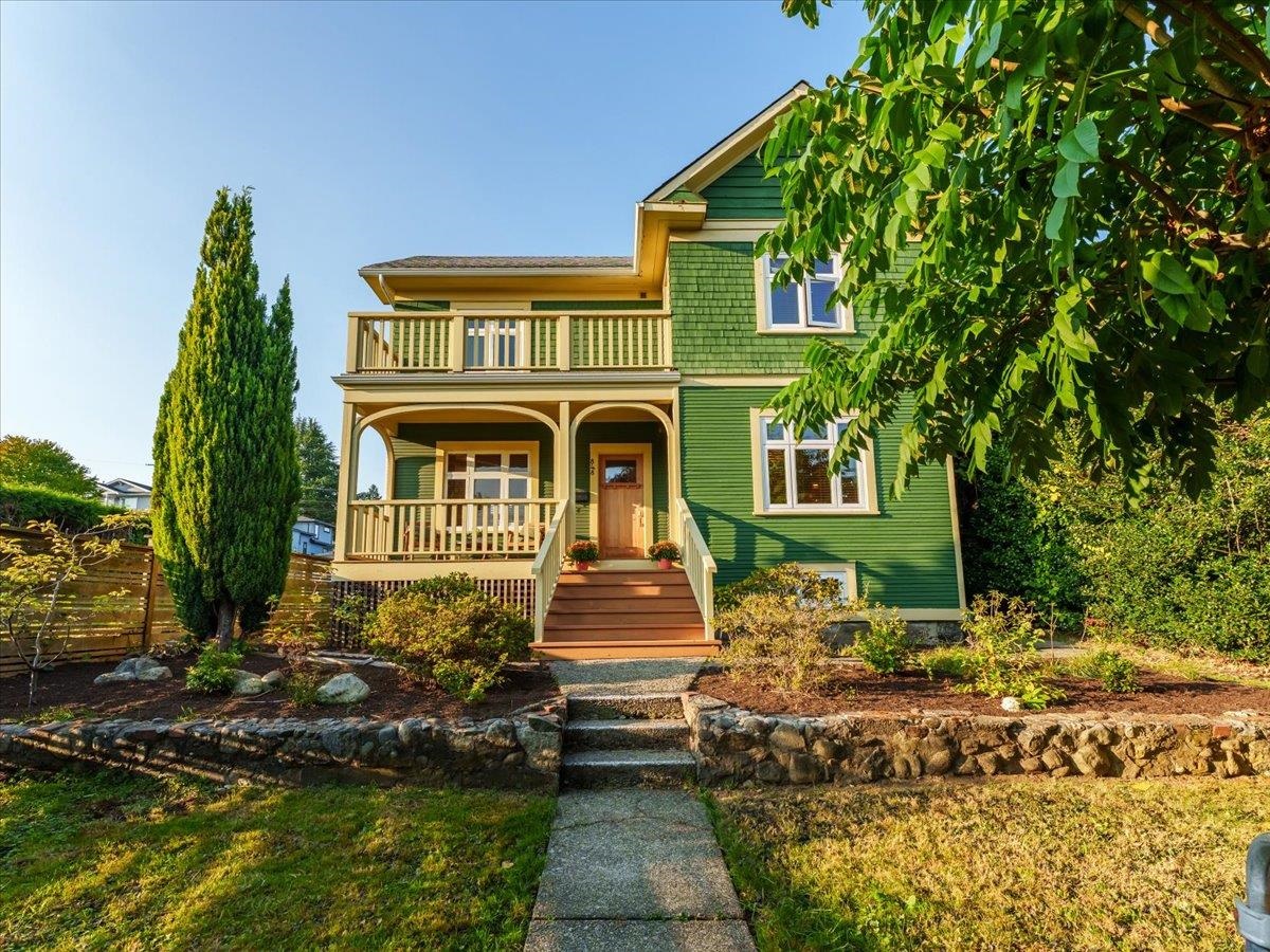 Exterior Front Photo of 848 E 6th Street, North Vancouver, BC