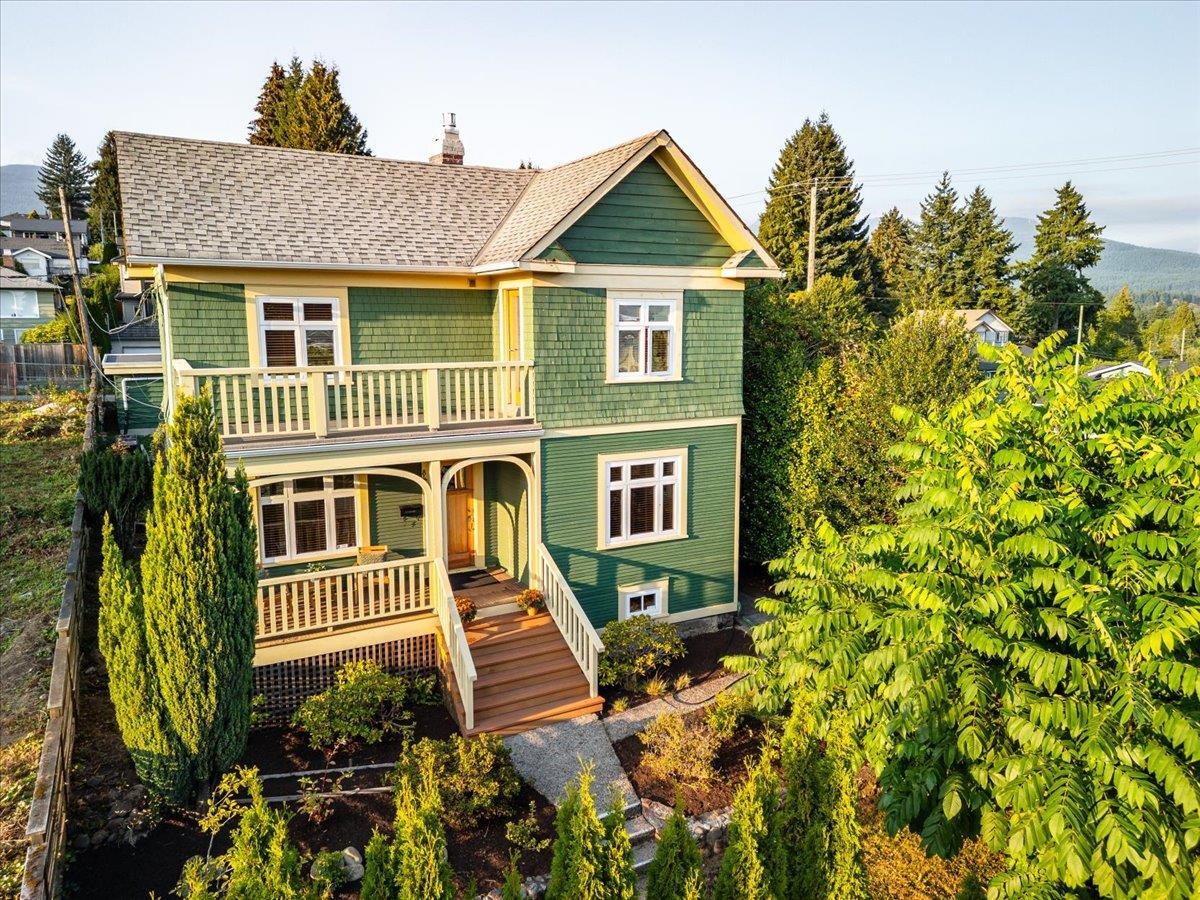 Front Yard Photo of 848 E 6th Street, North Vancouver, BC