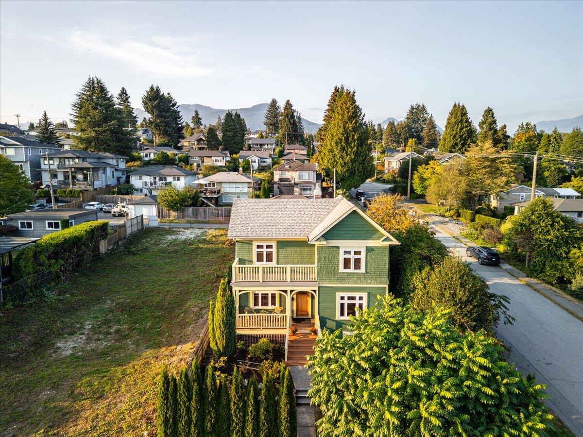 Garden / Landscaping Photo of 848 E 6th Street, North Vancouver, BC