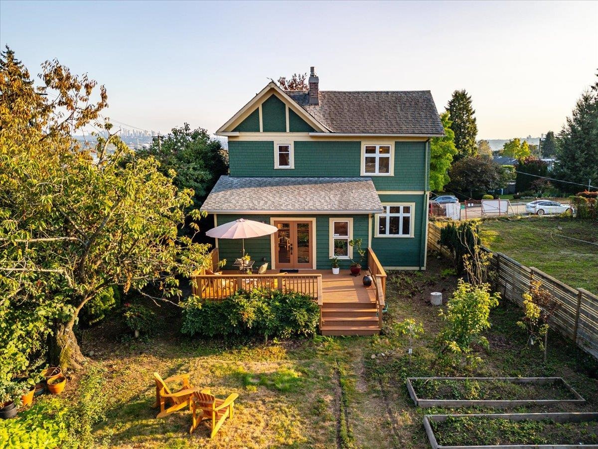 Hot Tub / Spa Photo of 848 E 6th Street, North Vancouver, BC