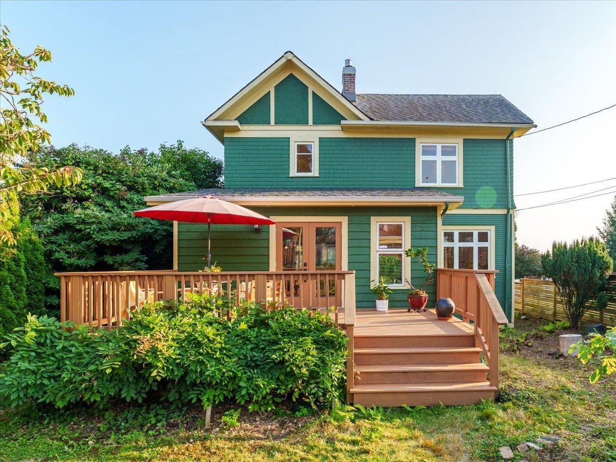 Powder Room Photo of 848 E 6th Street, North Vancouver, BC