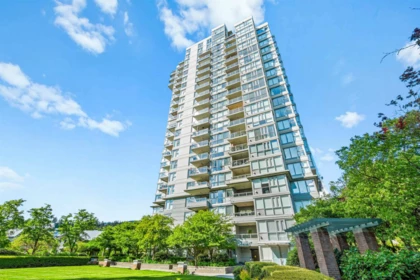 202 235 Guildford Way, Port Moody, BC, Port Moody — Apartment/Condo for sale