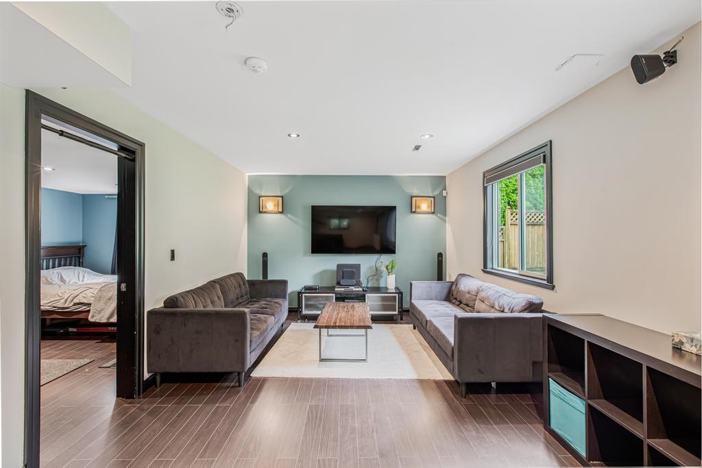 Entry Foyer Photo of 33591 12th Avenue, Mission, BC