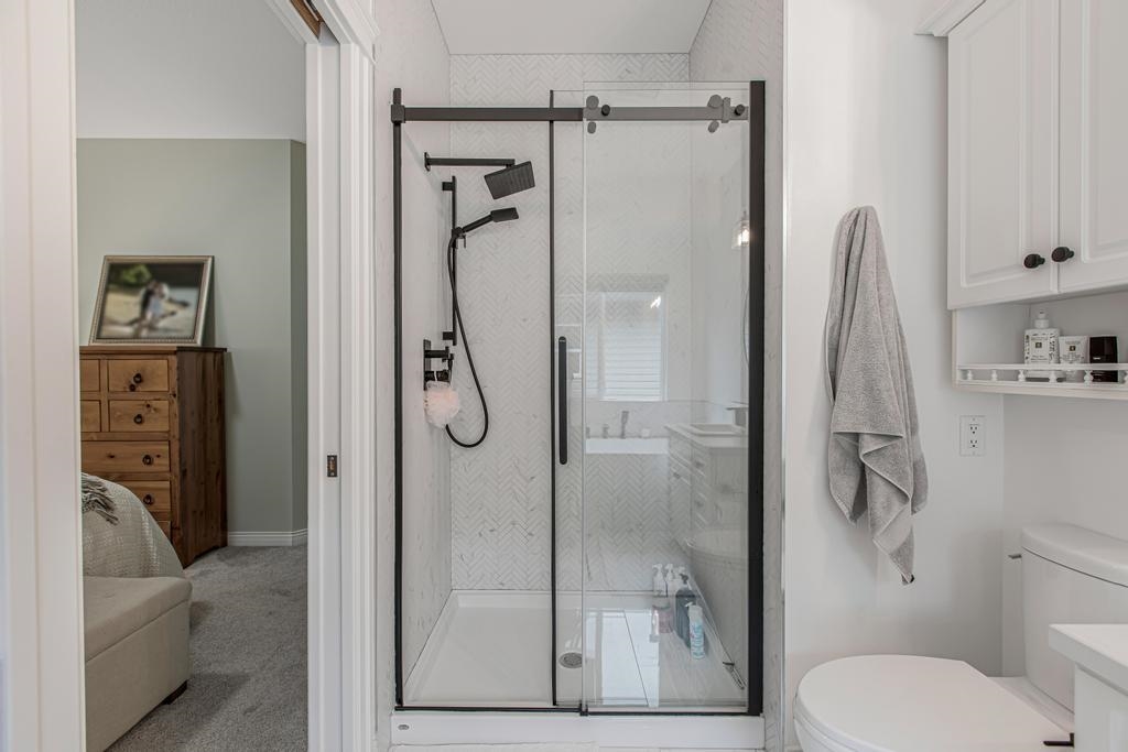 Guest Bathroom Photo of 33591 12th Avenue, Mission, BC