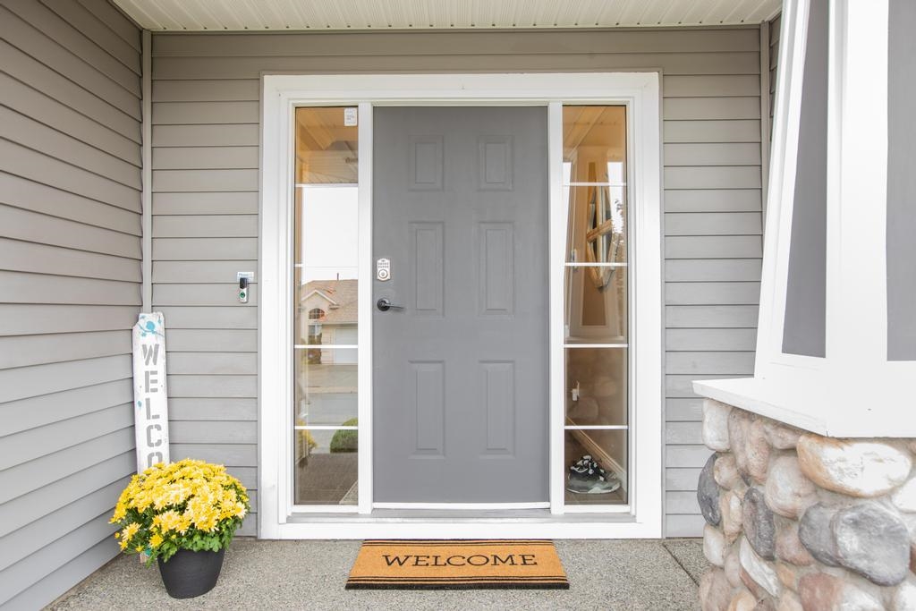Living Room Photo of 33591 12th Avenue, Mission, BC