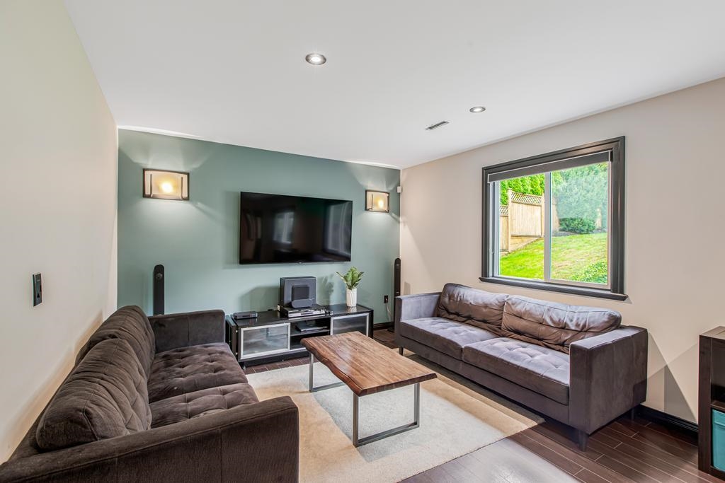 Mudroom Photo of 33591 12th Avenue, Mission, BC