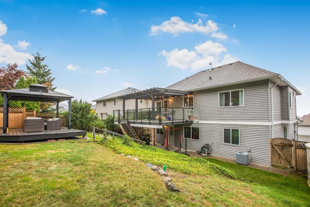 Swimming Pool Photo of 33591 12th Avenue, Mission, BC