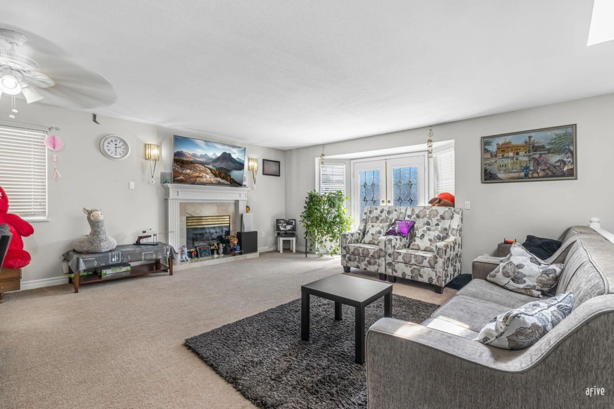 Dining Area Photo of 14373 66 Avenue, Surrey, BC