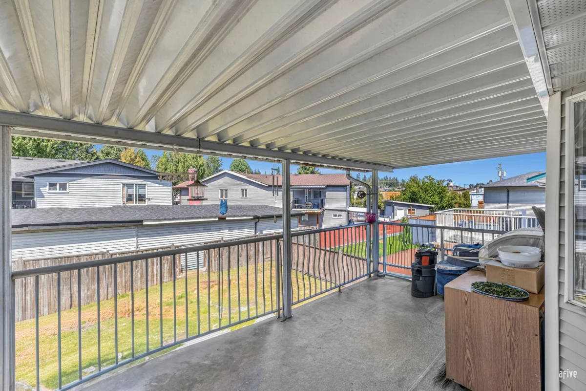 Entry Foyer Photo of 14373 66 Avenue, Surrey, BC