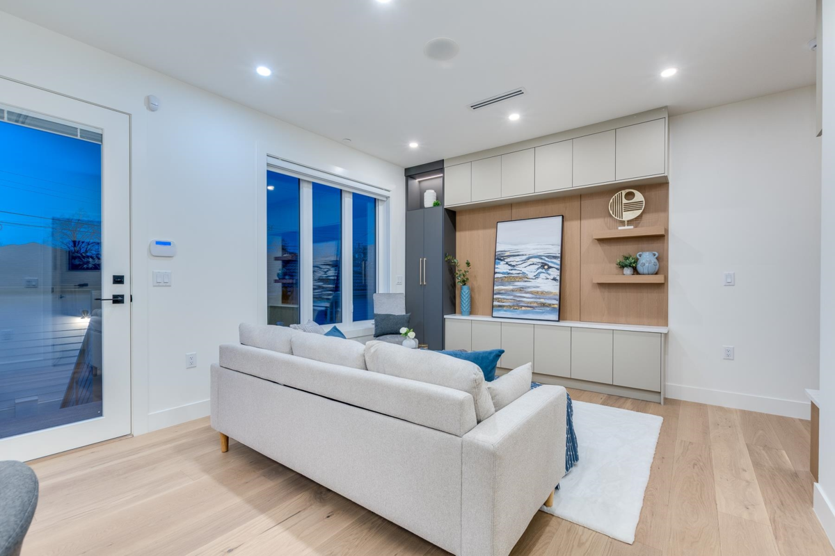 Dining Area Photo of 1 2263 E 35th Avenue, Vancouver, BC