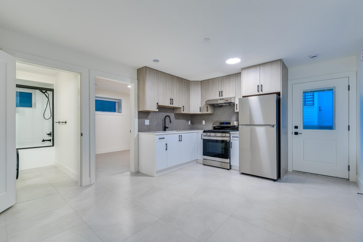 Entry Foyer Photo of 1 2263 E 35th Avenue, Vancouver, BC