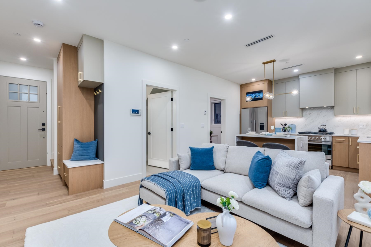 Family Room Photo of 1 2263 E 35th Avenue, Vancouver, BC