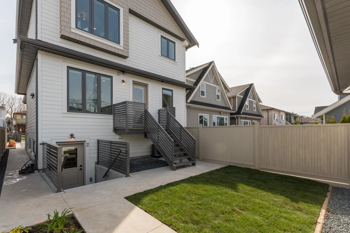 Garden / Landscaping Photo of 1 2263 E 35th Avenue, Vancouver, BC