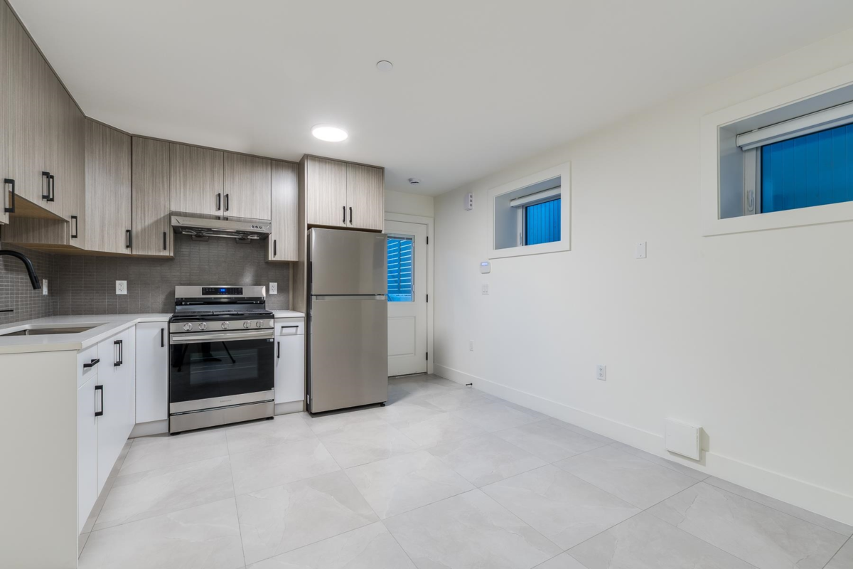 Hallway Photo of 1 2263 E 35th Avenue, Vancouver, BC