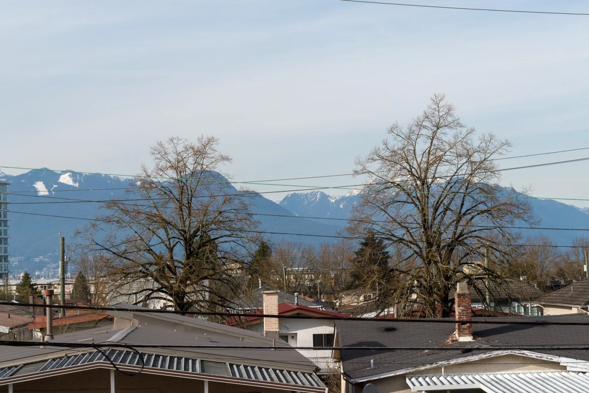 Hot Tub / Spa Photo of 1 2263 E 35th Avenue, Vancouver, BC