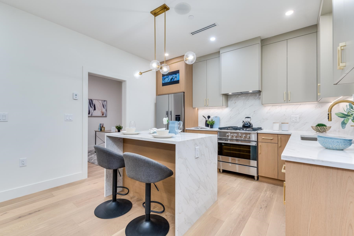 Kitchen Island Photo of 1 2263 E 35th Avenue, Vancouver, BC
