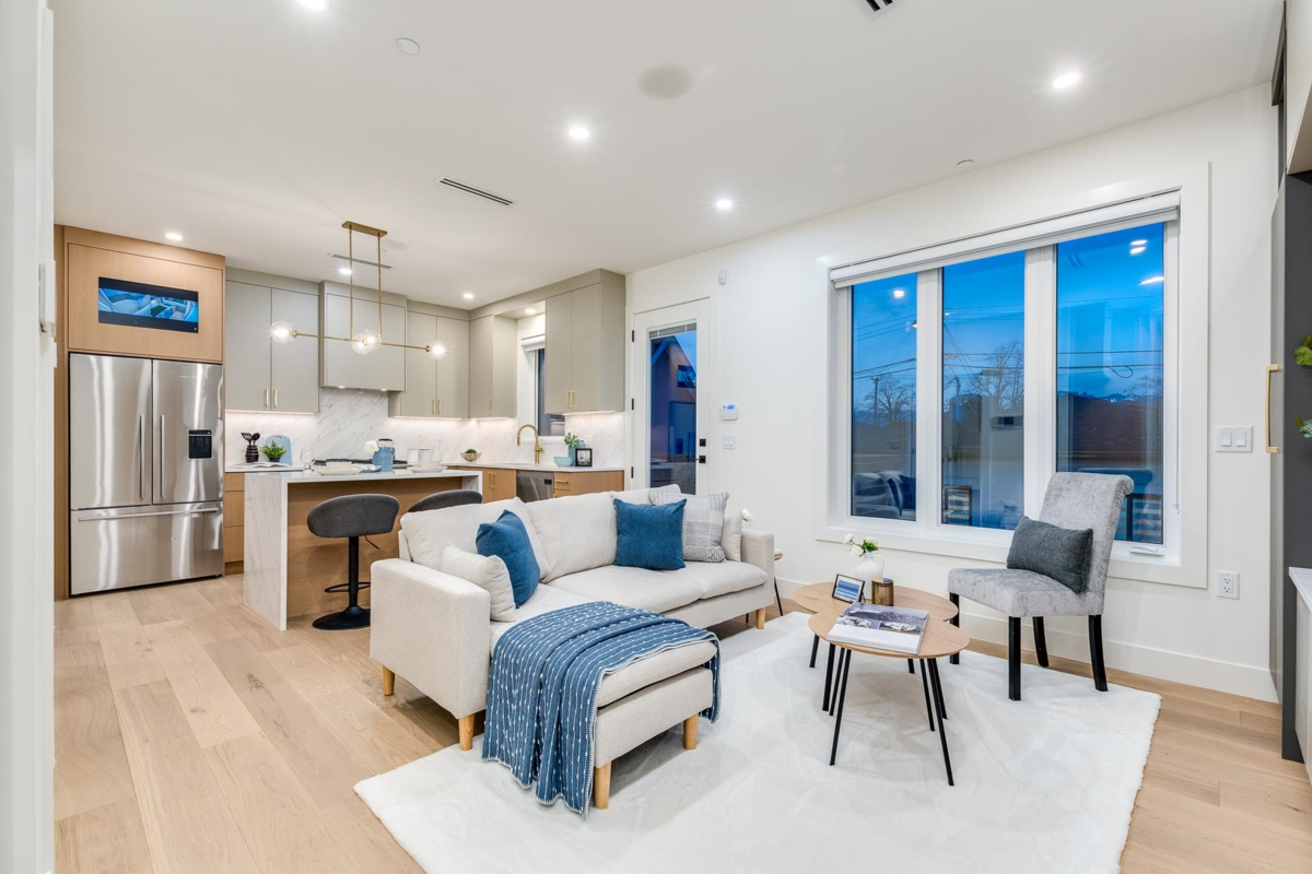 Living Room Photo of 1 2263 E 35th Avenue, Vancouver, BC