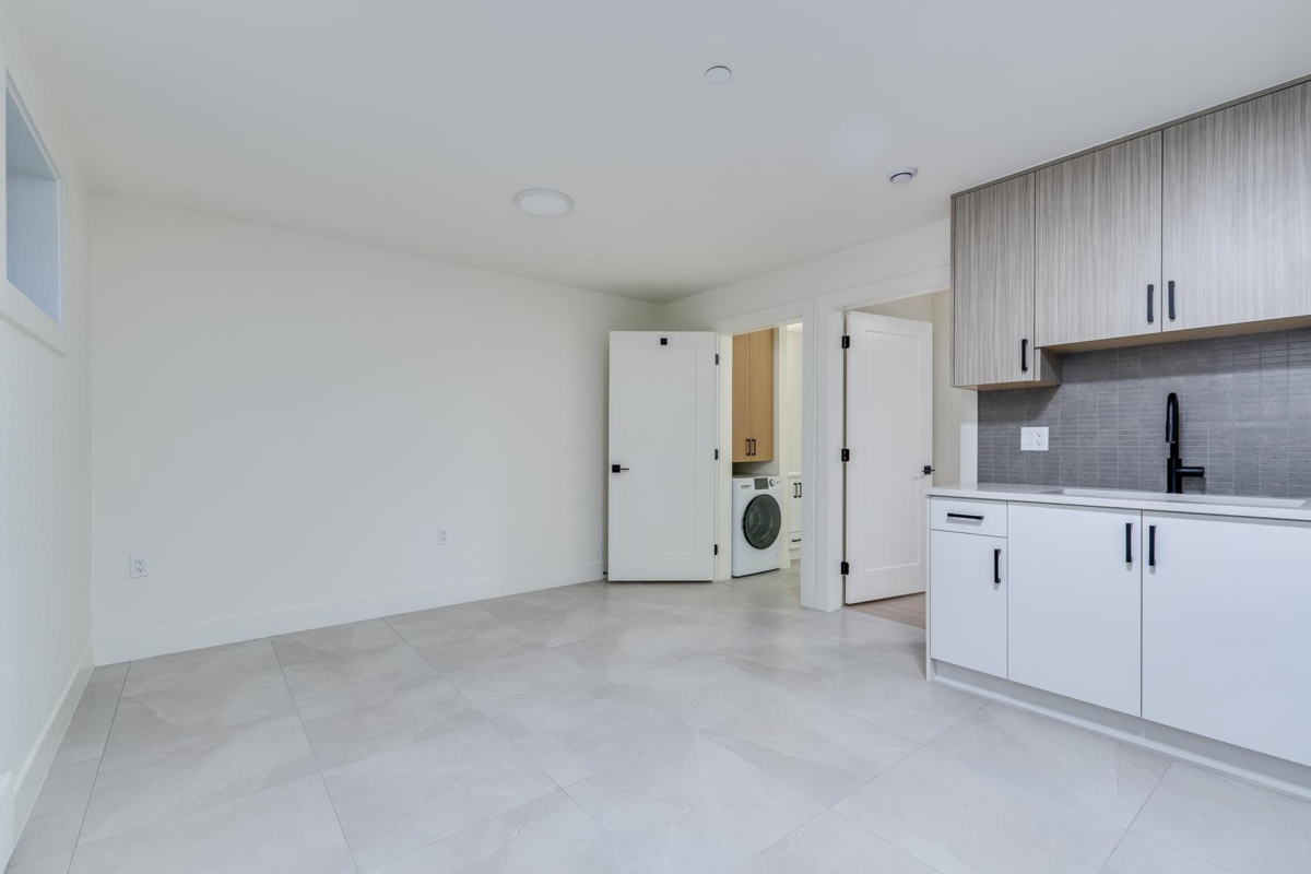 Mudroom Photo of 1 2263 E 35th Avenue, Vancouver, BC