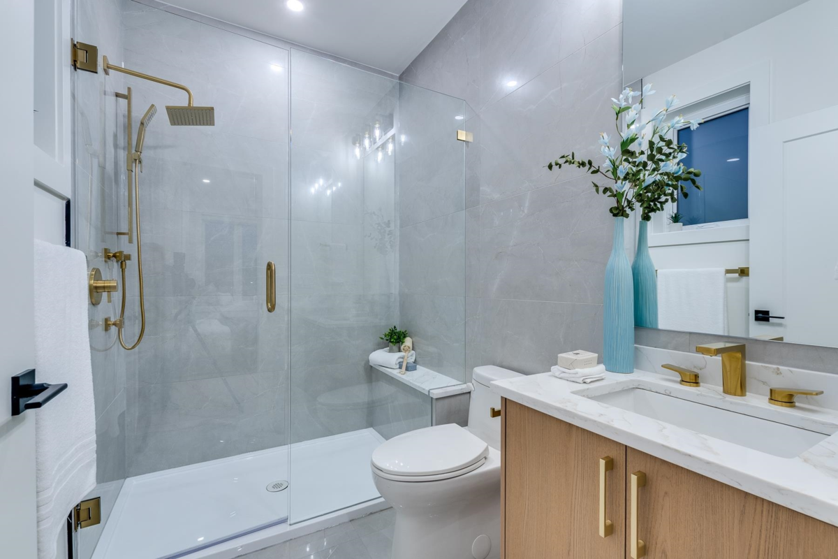 Powder Room Photo of 1 2263 E 35th Avenue, Vancouver, BC