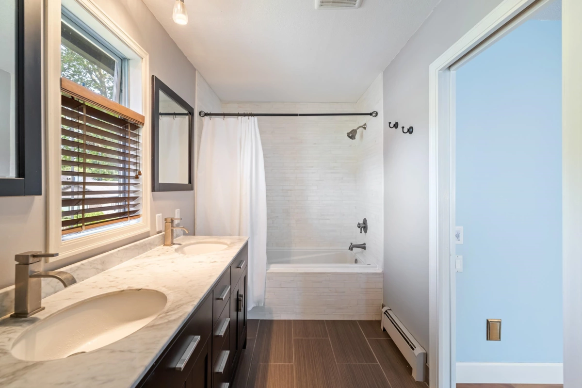 Entry Foyer Photo of 643 Goldenrod Boulevard, Delta, BC