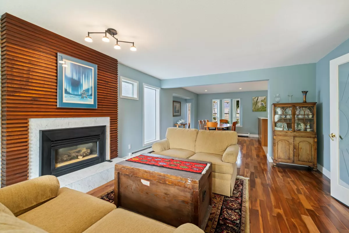 Kitchen Island Photo of 643 Goldenrod Boulevard, Delta, BC