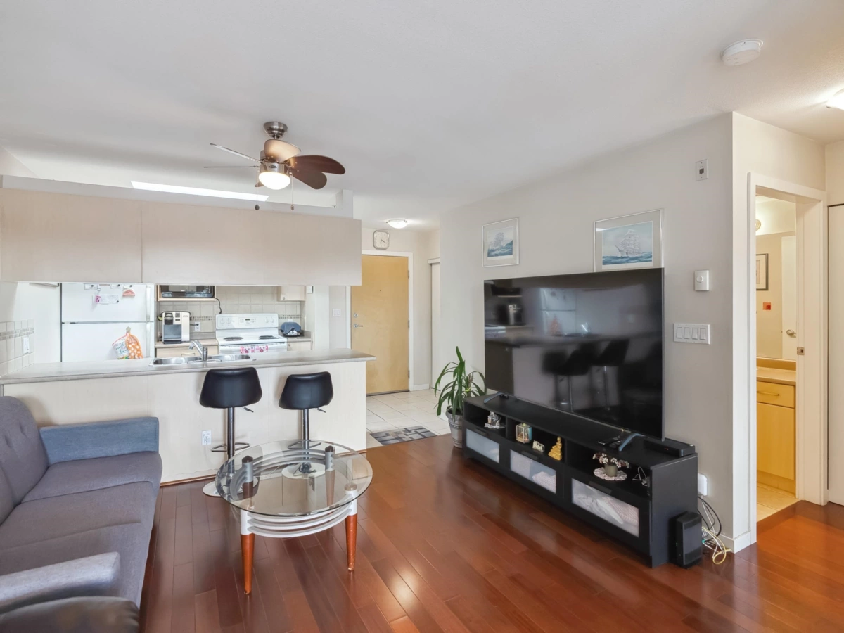 Primary Bathroom Photo of 416 2891 E Hastings Street, Vancouver, BC