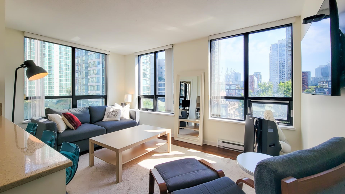 Dining Area Photo of 802 909 Mainland Street, Vancouver, BC