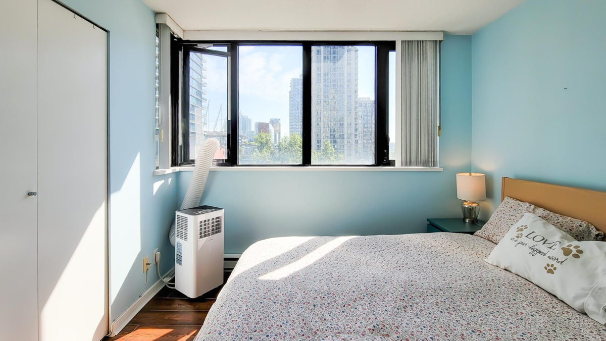 Guest Bathroom Photo of 802 909 Mainland Street, Vancouver, BC