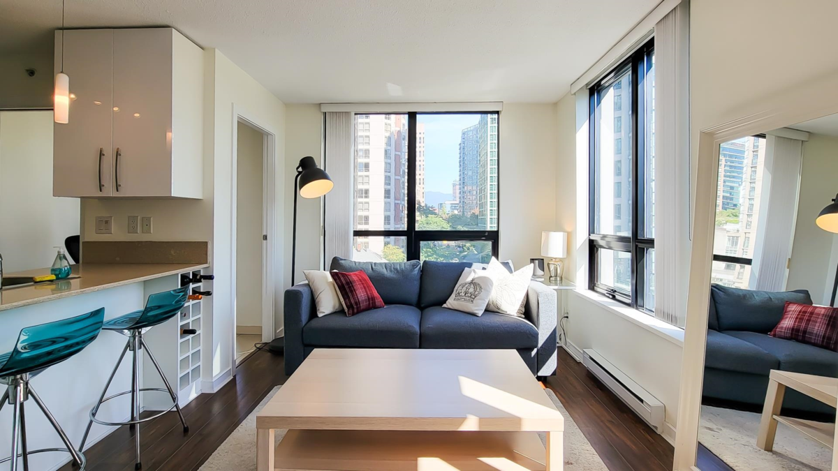 Kitchen Photo of 802 909 Mainland Street, Vancouver, BC
