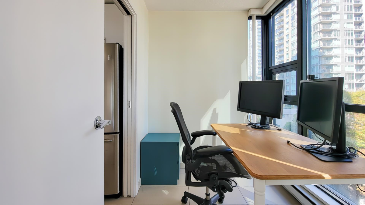 Office / Den Photo of 802 909 Mainland Street, Vancouver, BC