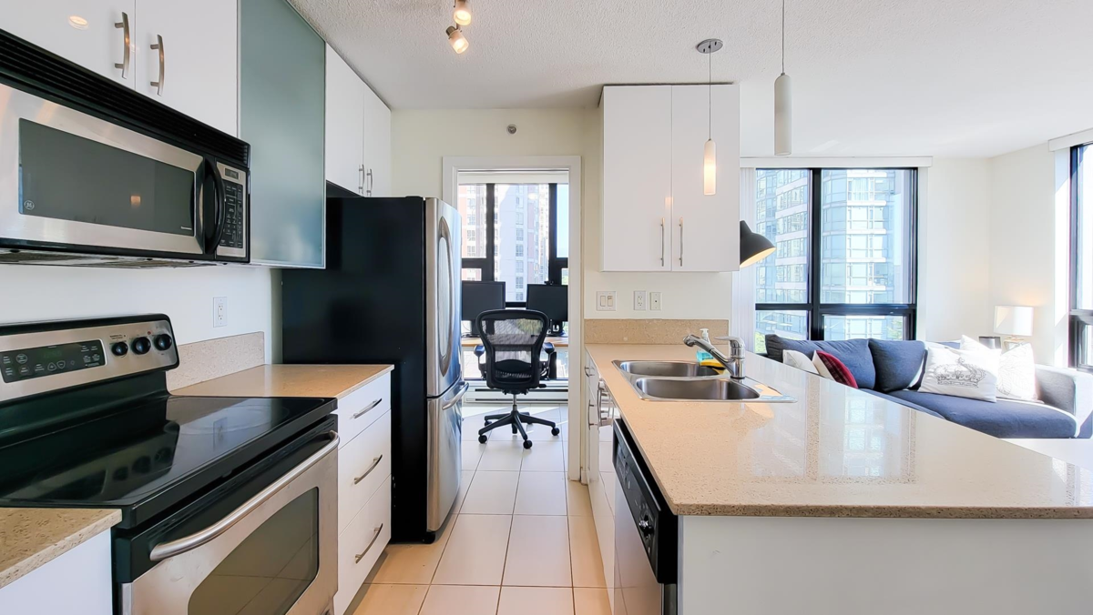 Primary Bathroom Photo of 802 909 Mainland Street, Vancouver, BC