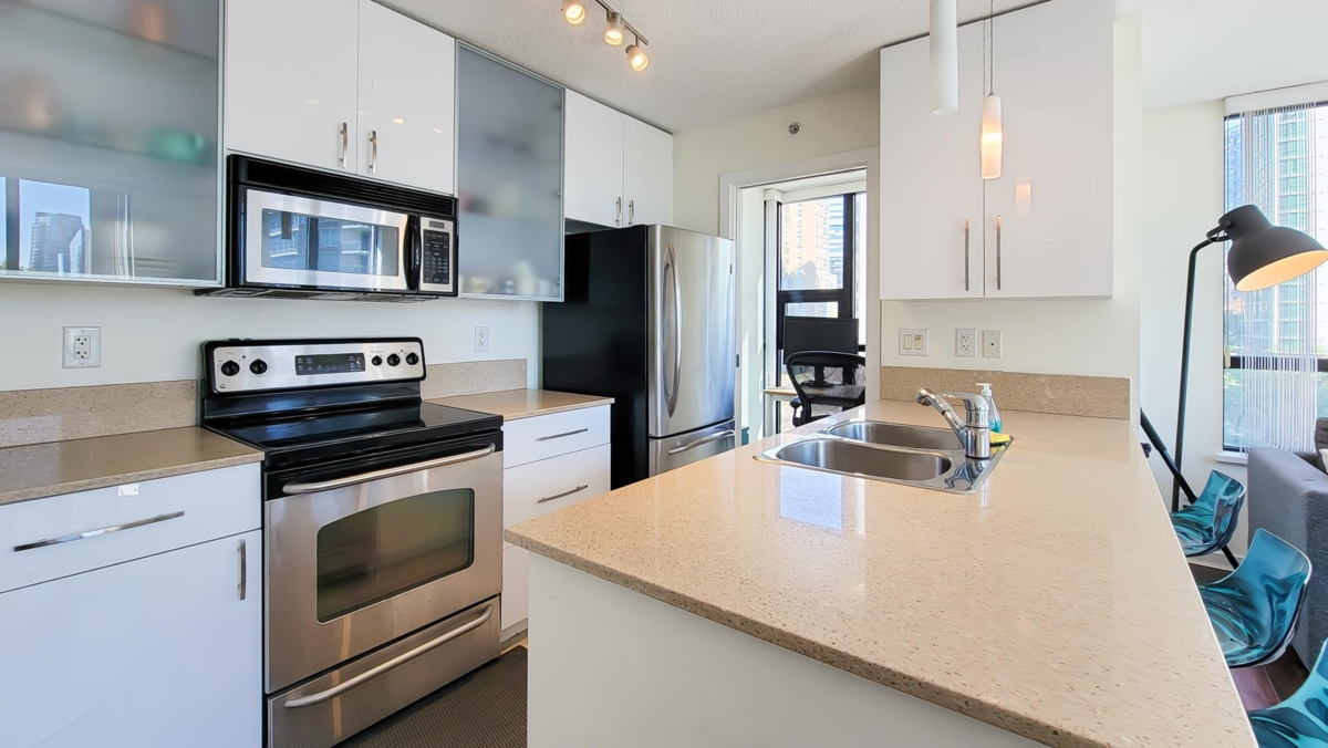 Primary Bedroom Photo of 802 909 Mainland Street, Vancouver, BC