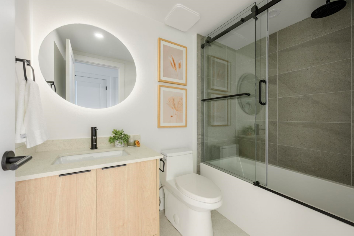 Entry Foyer Photo of 102 1132 Madore Avenue, Coquitlam, BC