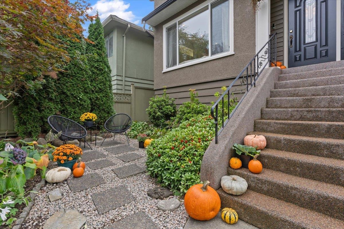 Family Room Photo of 4833 Lanark Street, Vancouver, BC