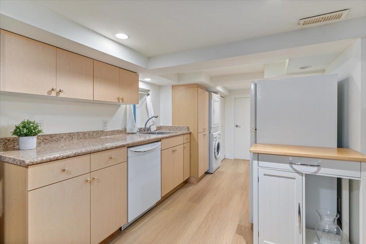 Garden / Landscaping Photo of 4833 Lanark Street, Vancouver, BC