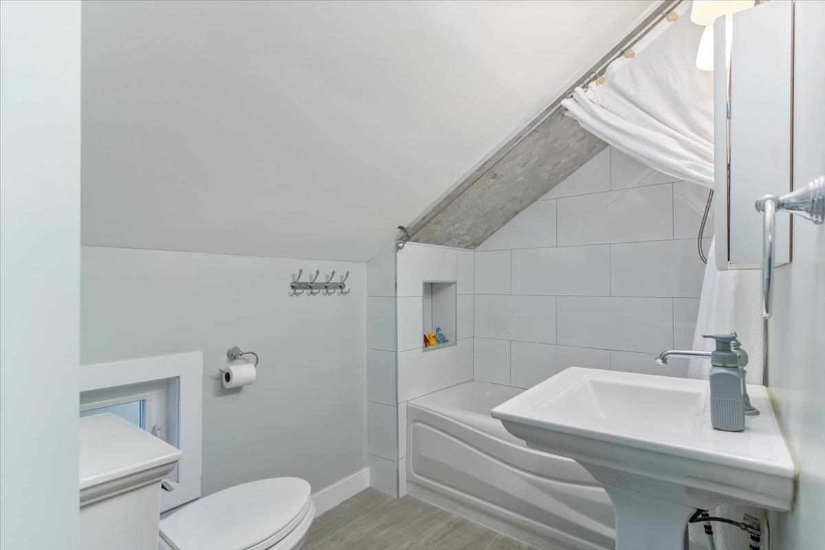 Hallway Photo of 4833 Lanark Street, Vancouver, BC