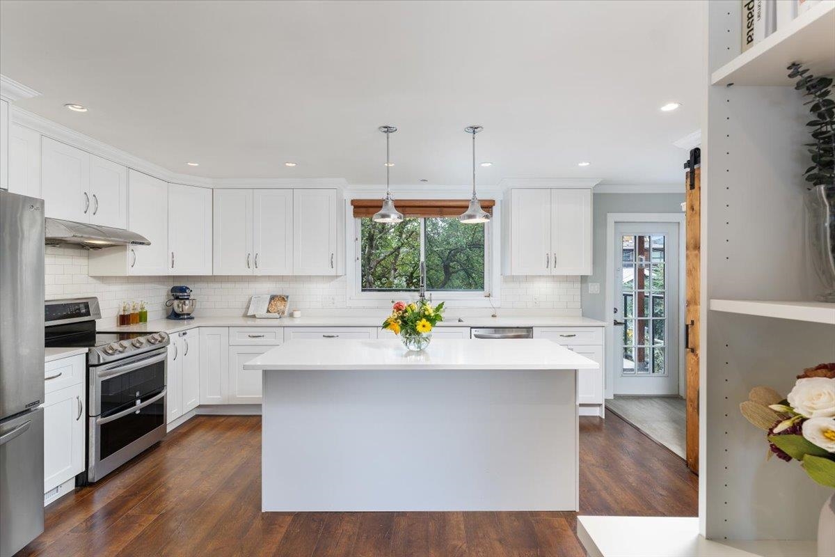 Kitchen Island Photo of 4833 Lanark Street, Vancouver, BC