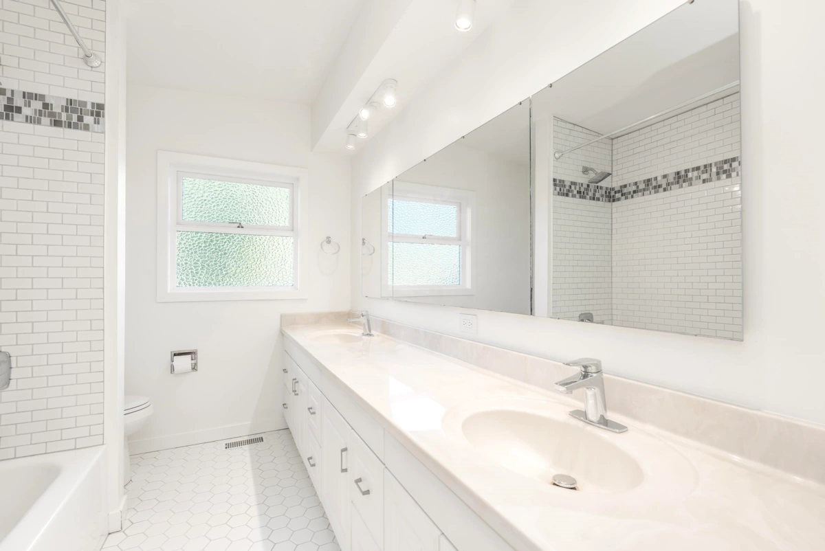 Entry Foyer Photo of 429 Newlands Road, West Vancouver, BC