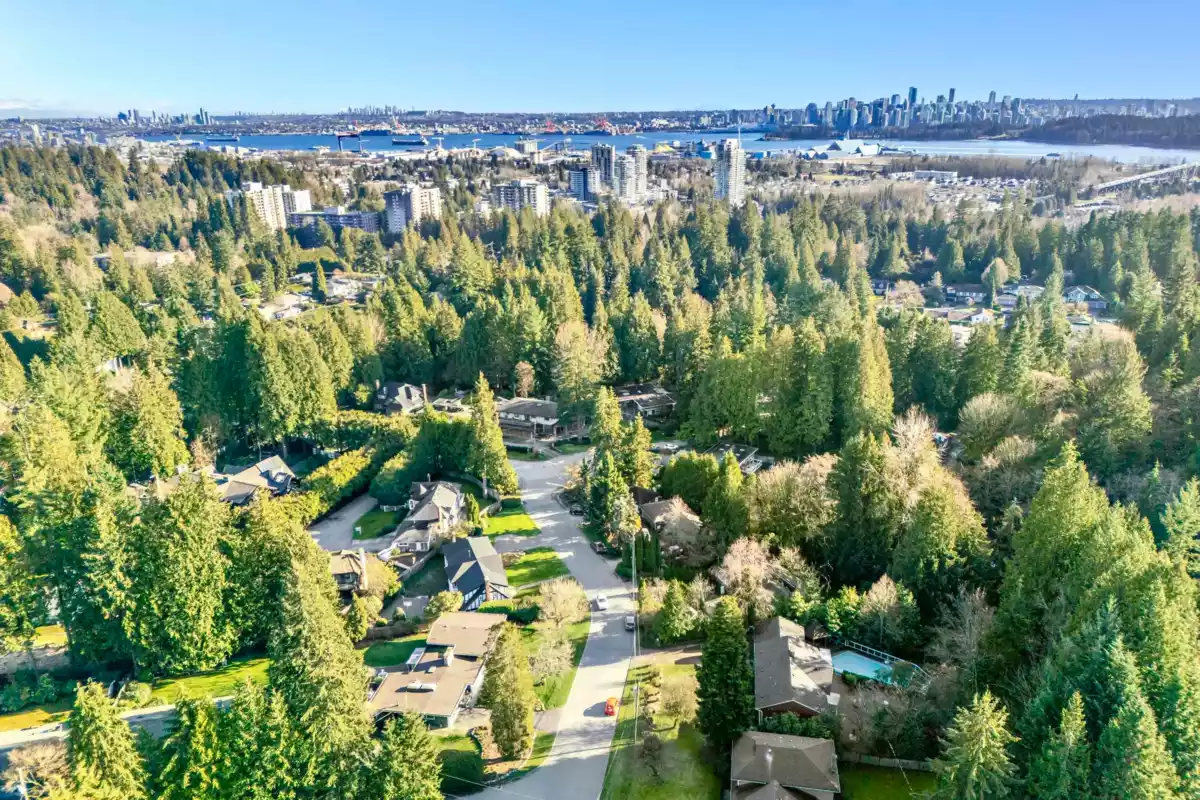 Outdoor Deck Photo of 429 Newlands Road, West Vancouver, BC