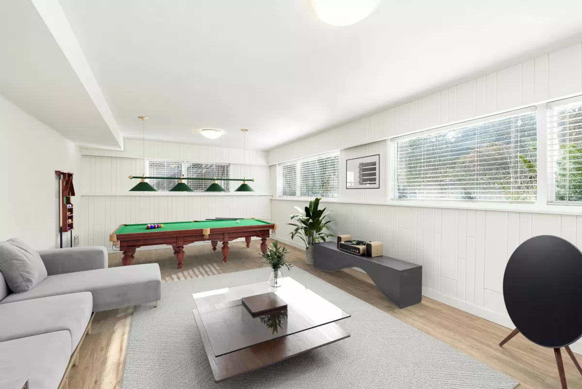 Staircase Photo of 429 Newlands Road, West Vancouver, BC