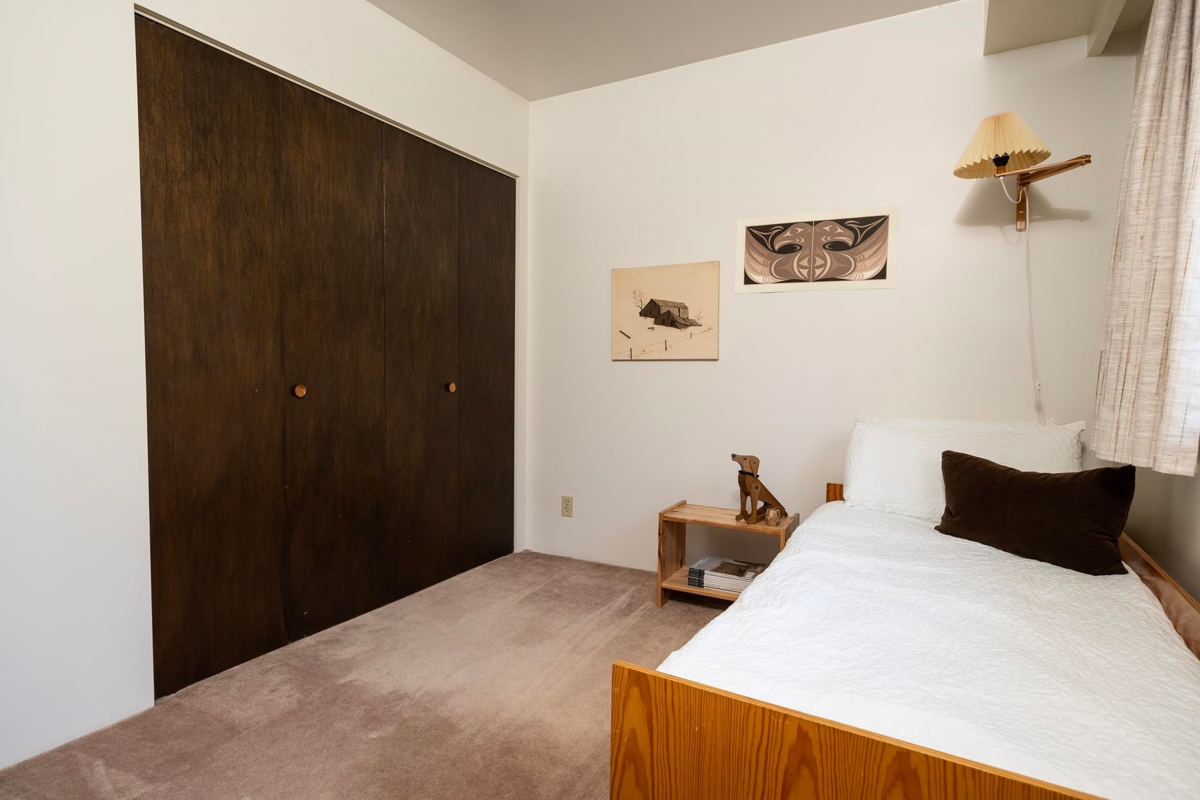 Entry Foyer Photo of 670 Fairmont Road, Gibsons, BC