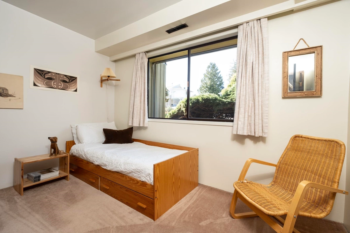 Hallway Photo of 670 Fairmont Road, Gibsons, BC