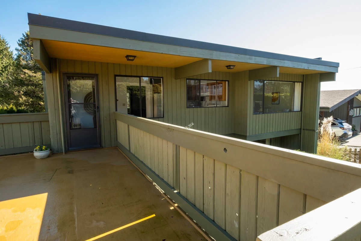 Hot Tub / Spa Photo of 670 Fairmont Road, Gibsons, BC