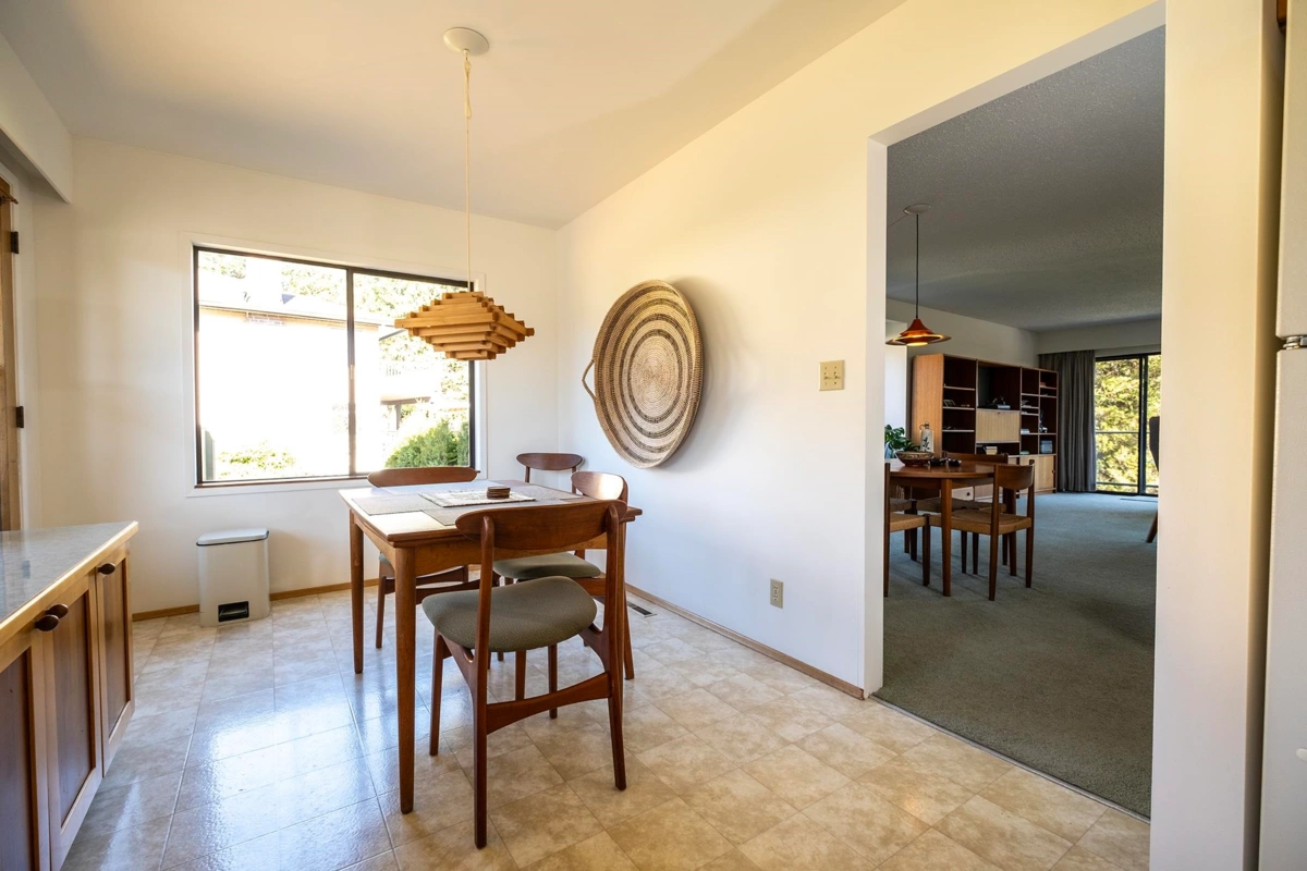 Kitchen Island Photo of 670 Fairmont Road, Gibsons, BC