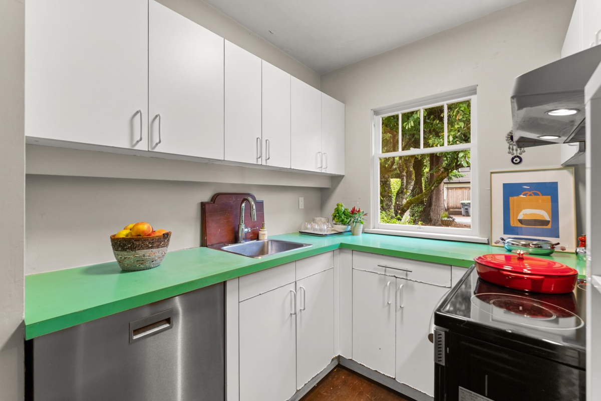 Guest Bathroom Photo of 3141 W 39th Avenue, Vancouver, BC