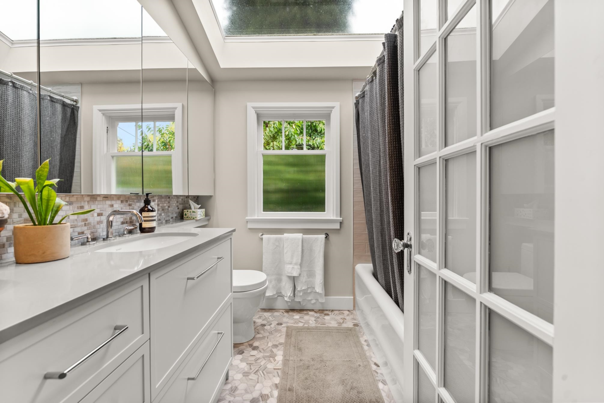 Hallway Photo of 3141 W 39th Avenue, Vancouver, BC