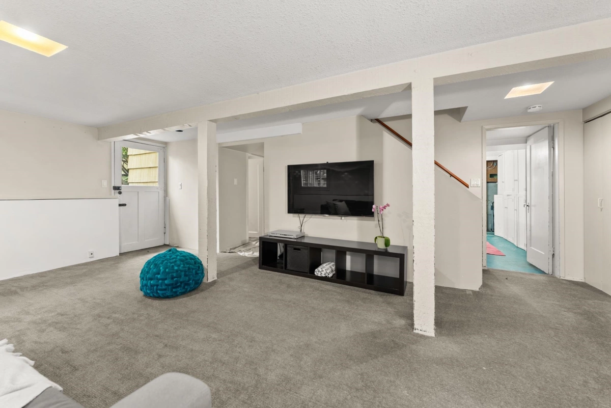 Swimming Pool Photo of 3141 W 39th Avenue, Vancouver, BC