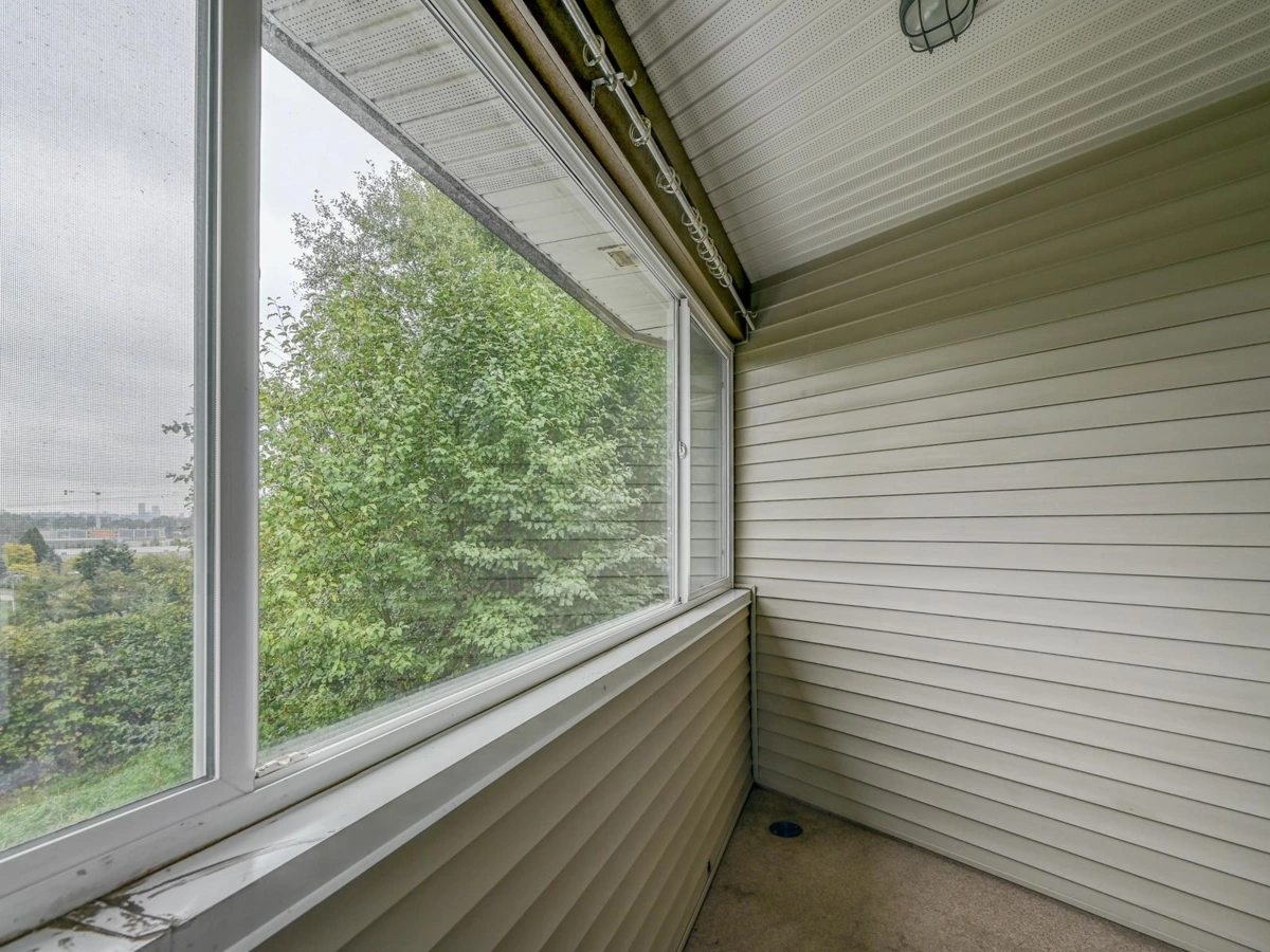 Kitchen Island Photo of 6050 Hardwick Street, Burnaby, BC